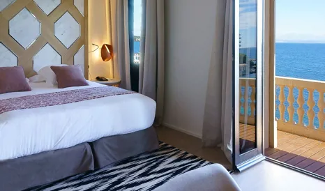 hospes-maricel-guestroom-sea-view-balcony-M-15-r.jpg