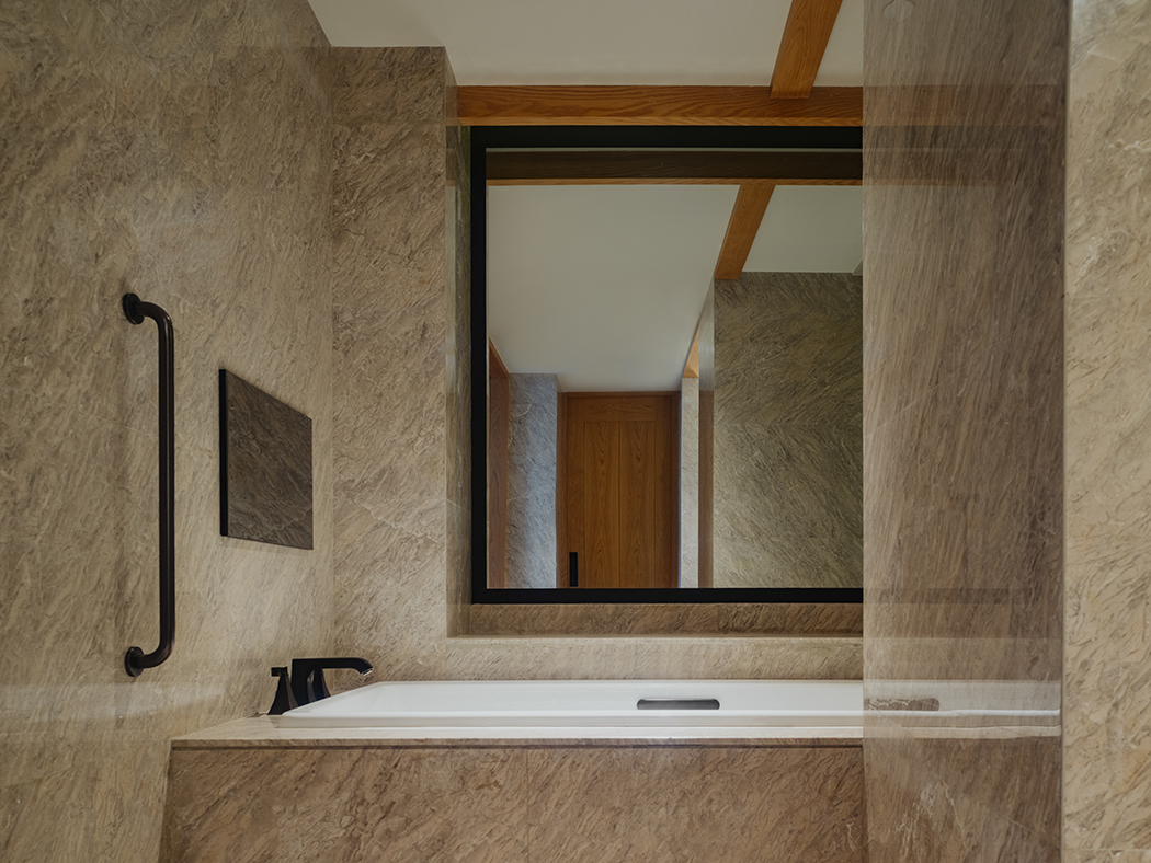 Jinmao Mountain Executive Suite R 08