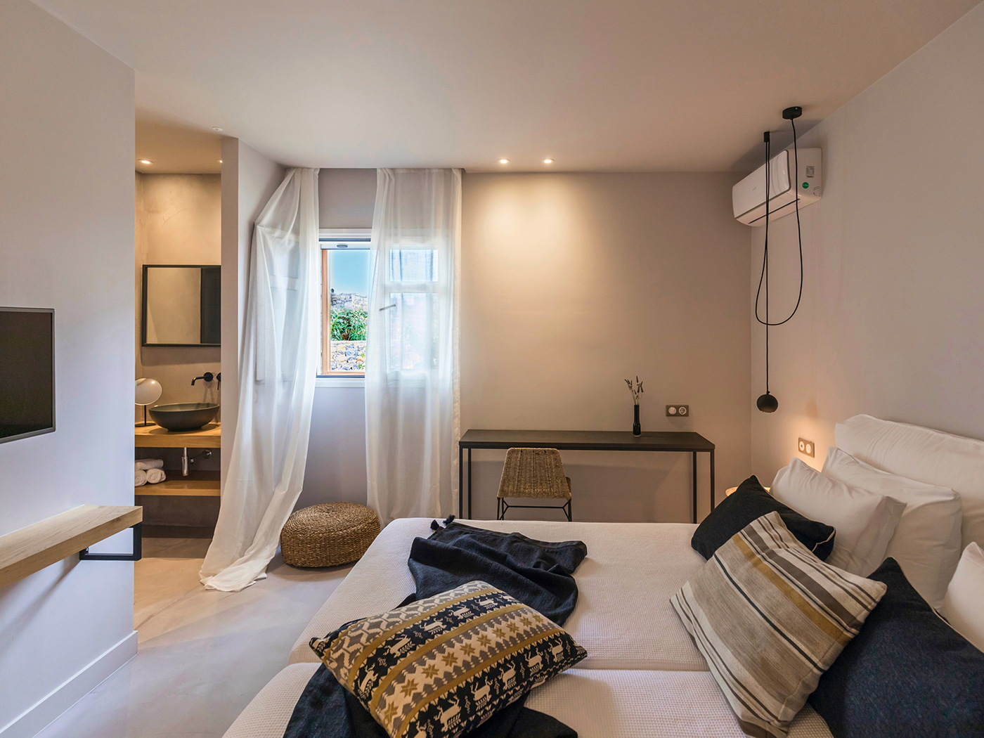 Minos Beach Three Bedroom Waterfront Villa With Private Pool R 13