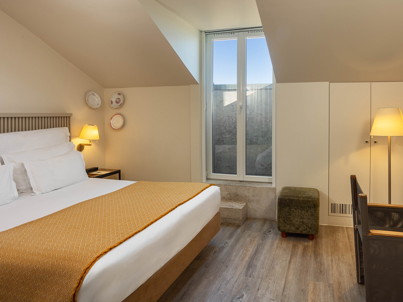 Memmo Alfama Mansard Room R 01