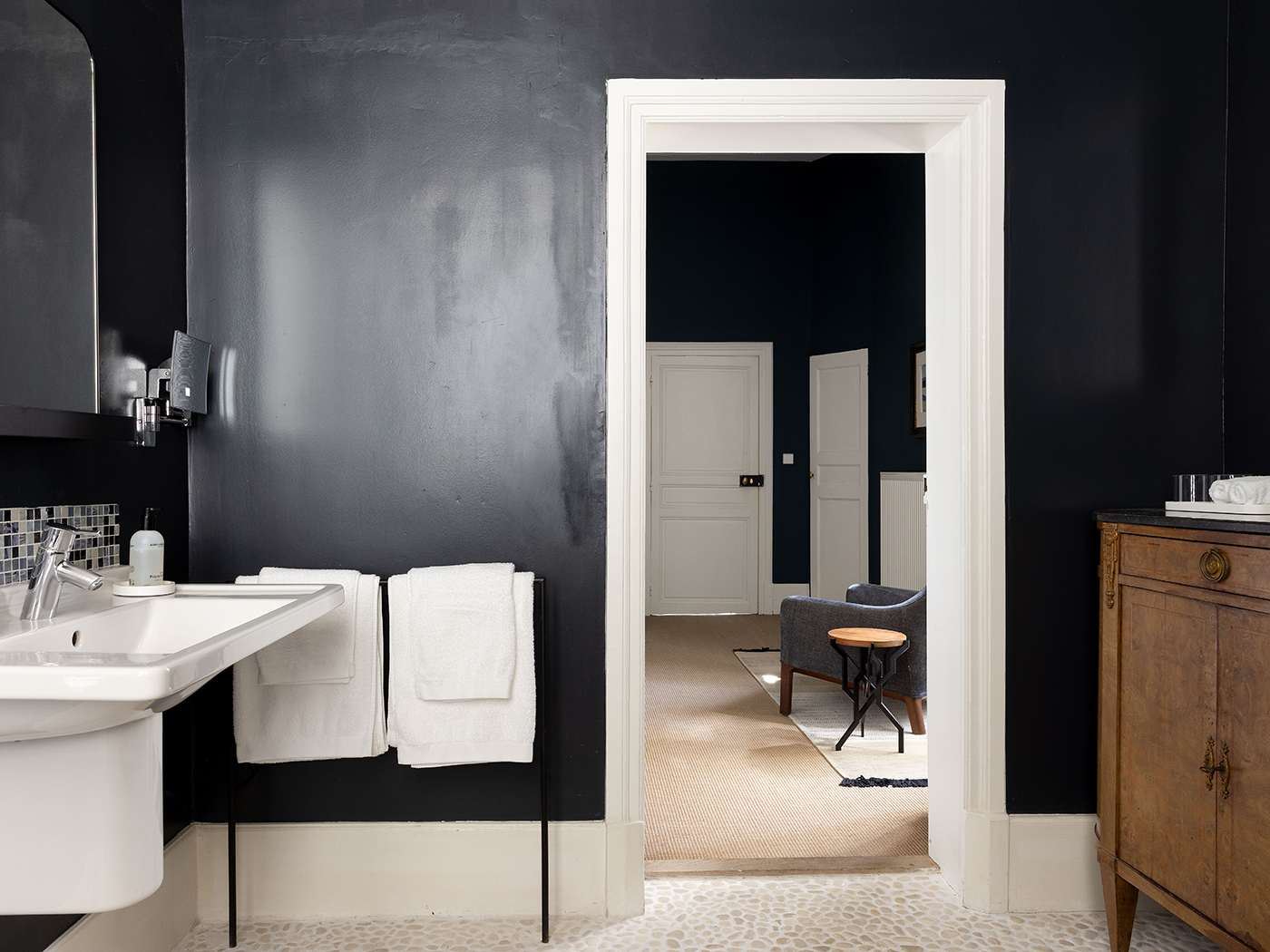 Chateau De La Resle Room Irancy V2 R 03