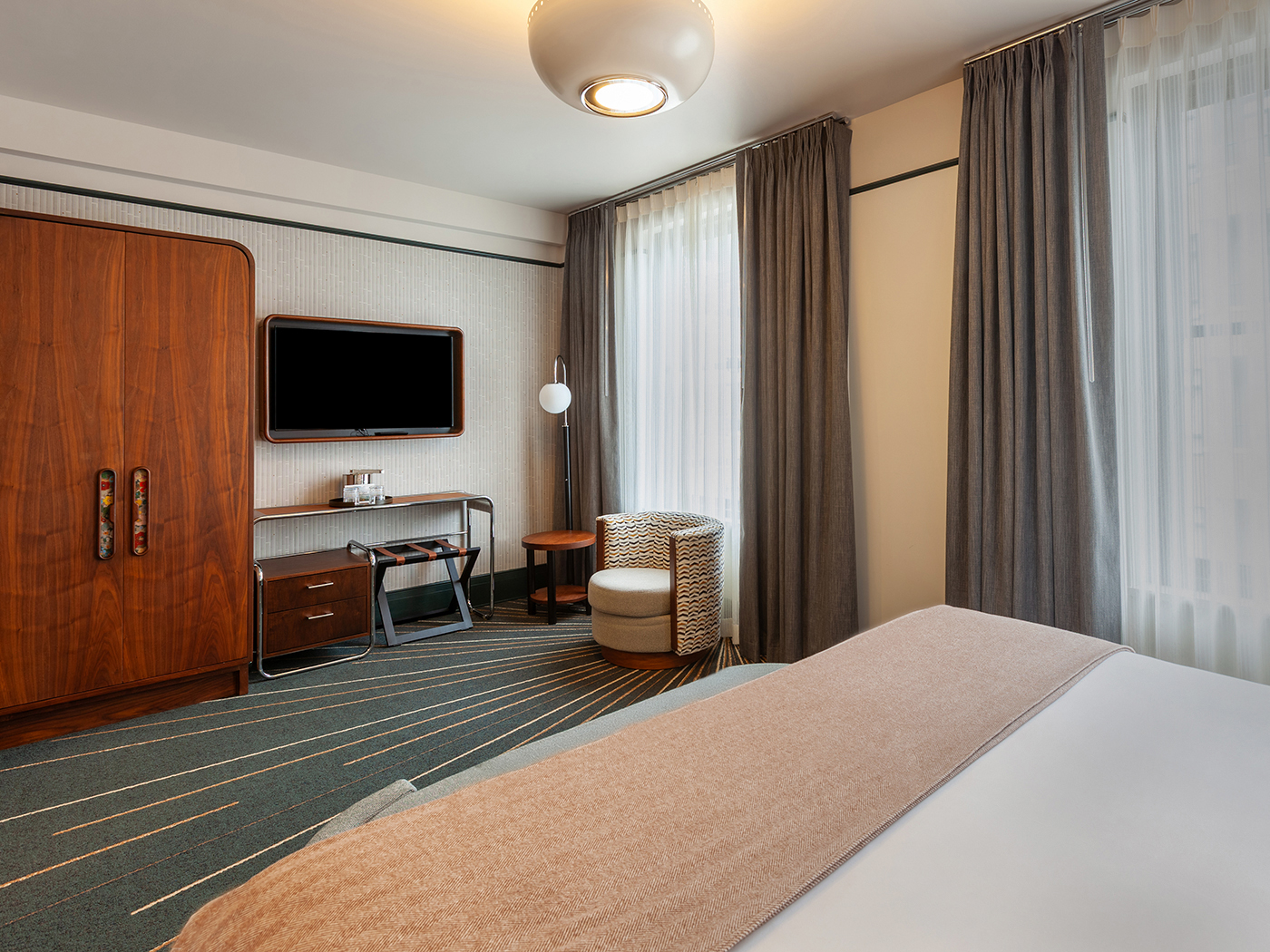 The Flat Iron Hotel Double King R 02