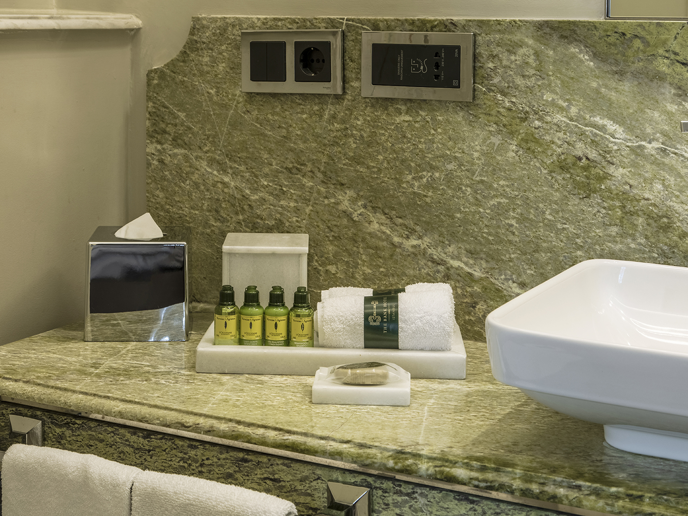 Bank Hotel Istanbul Deluxe King Room R 09