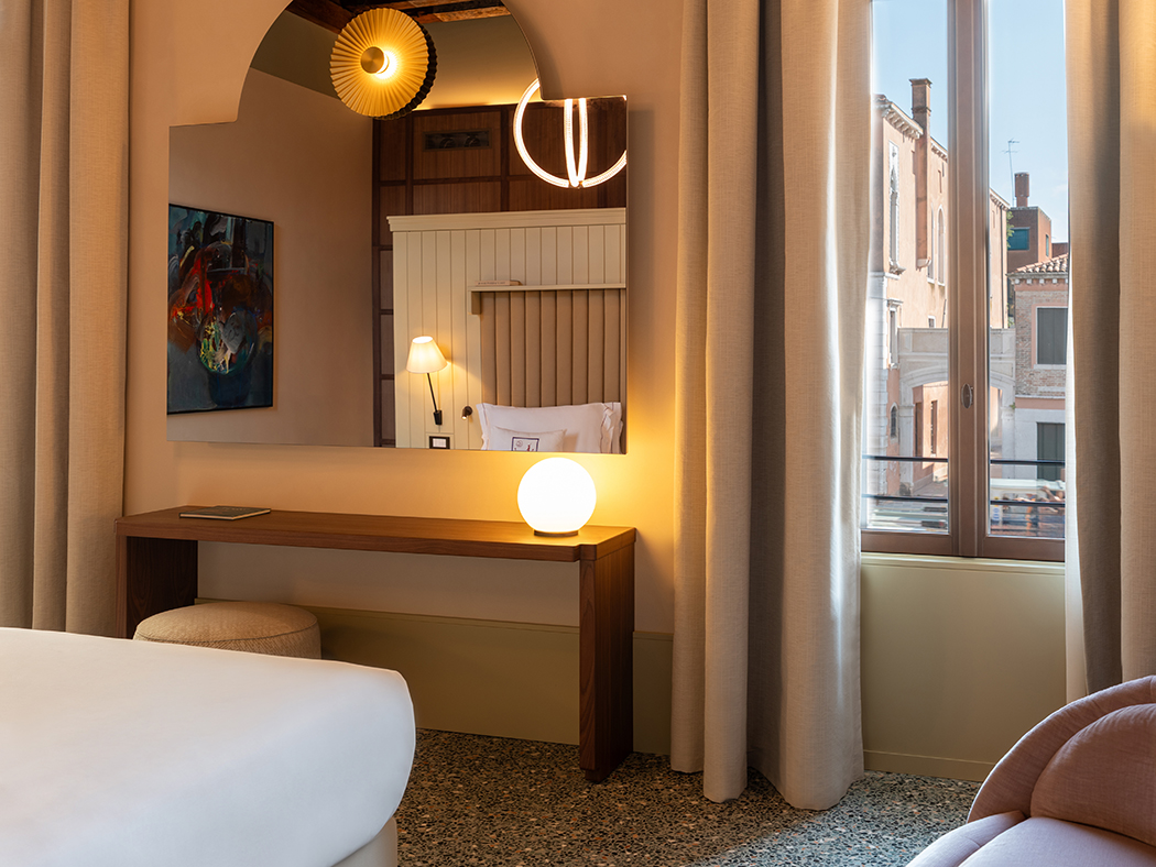 Elizabeth Unqiue Venice Suite Spa Canal View R 04
