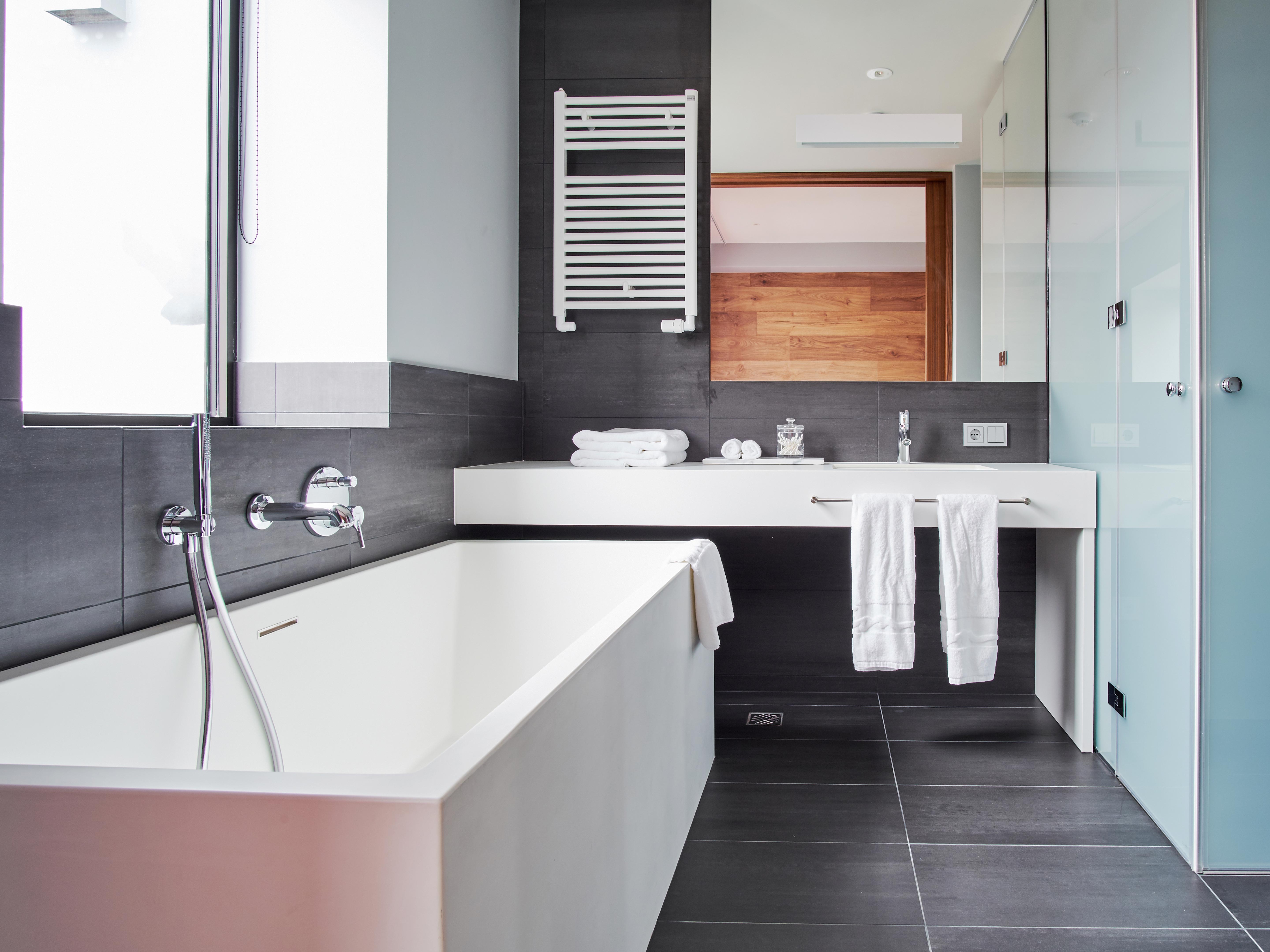 Deluxe, ION City Hotel