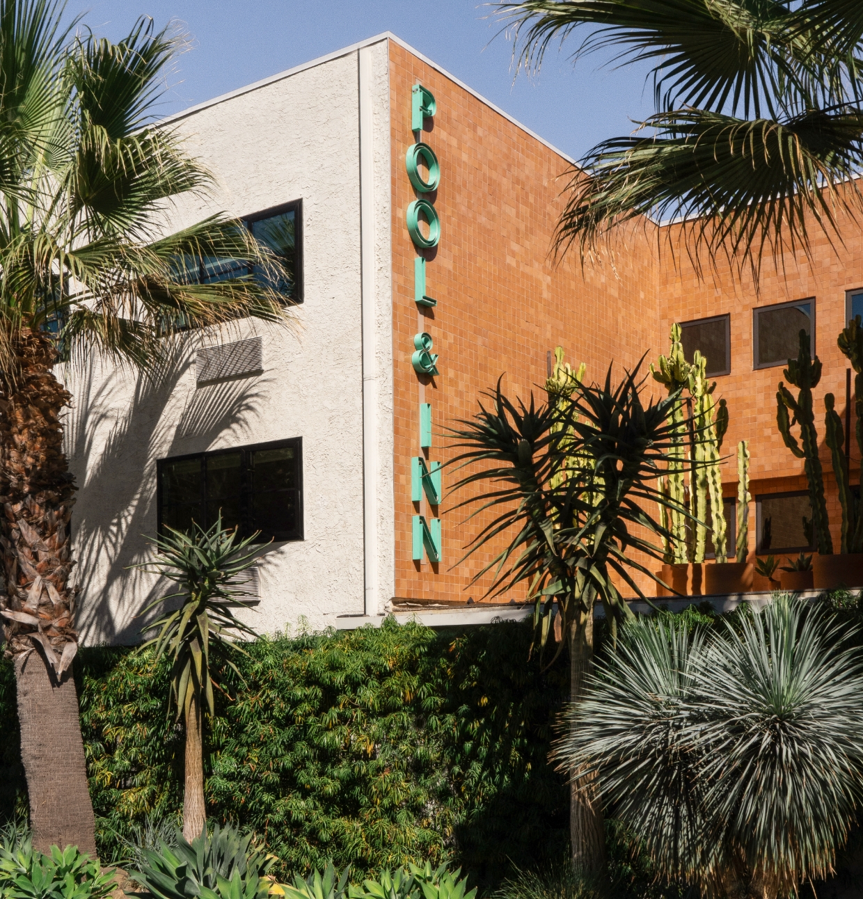 Silver Lake Pool Inn Architecture