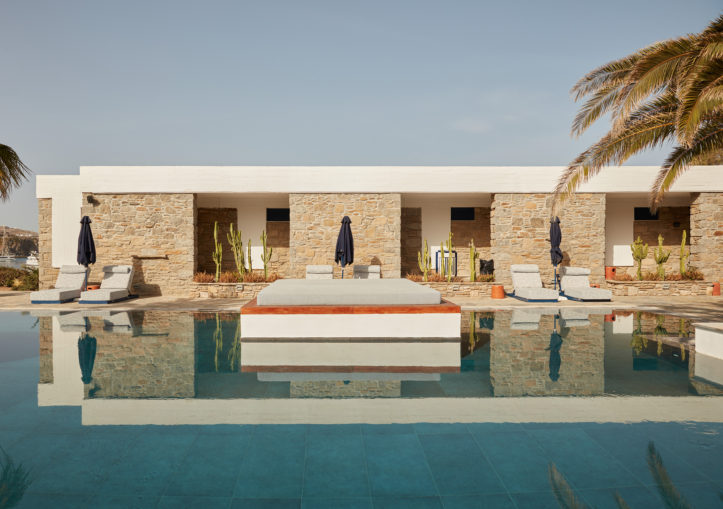 G 01 Mykonos Theoxenia