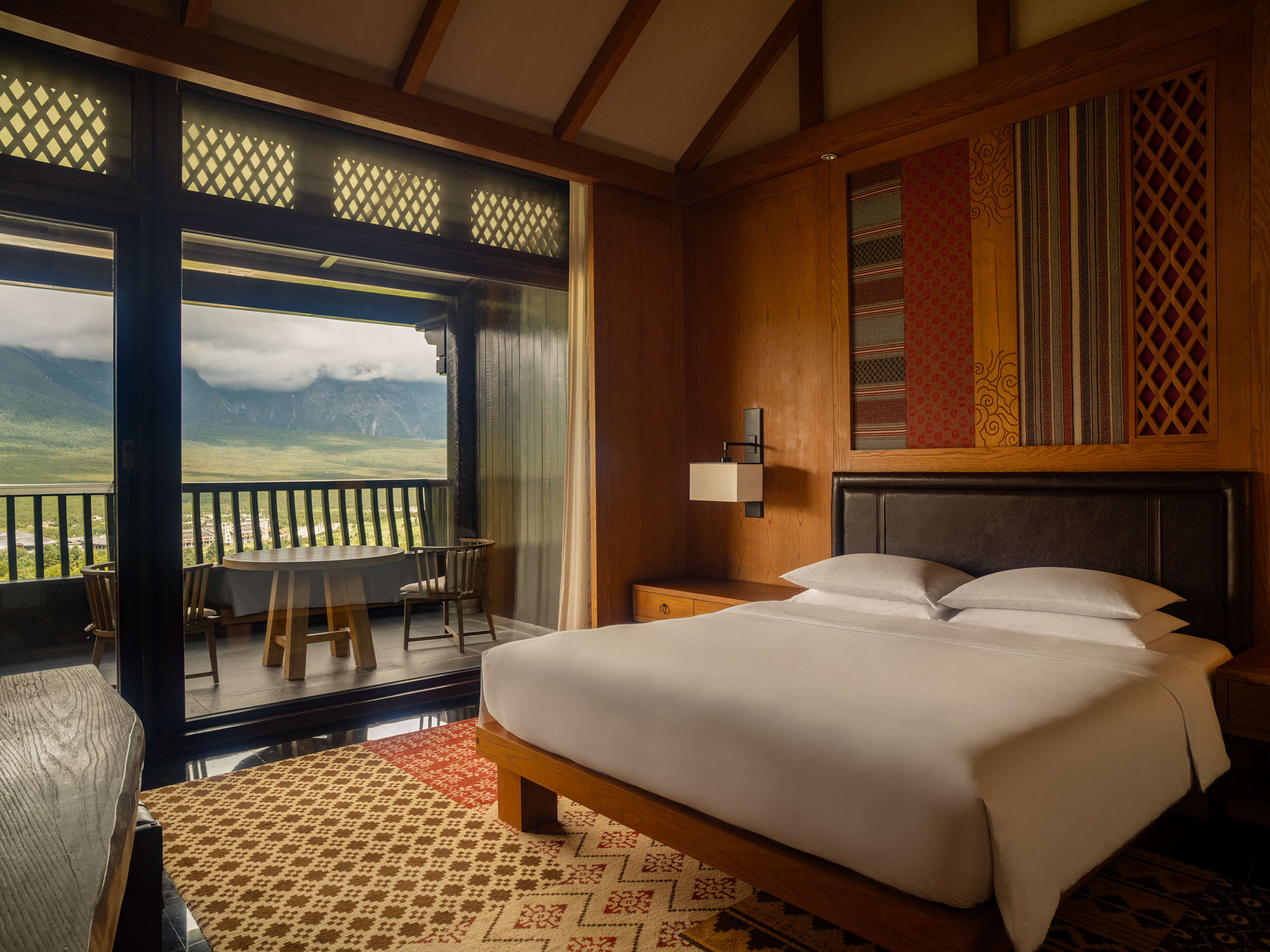 G 24 Jinmao Pureal Mountain Lijiang China
