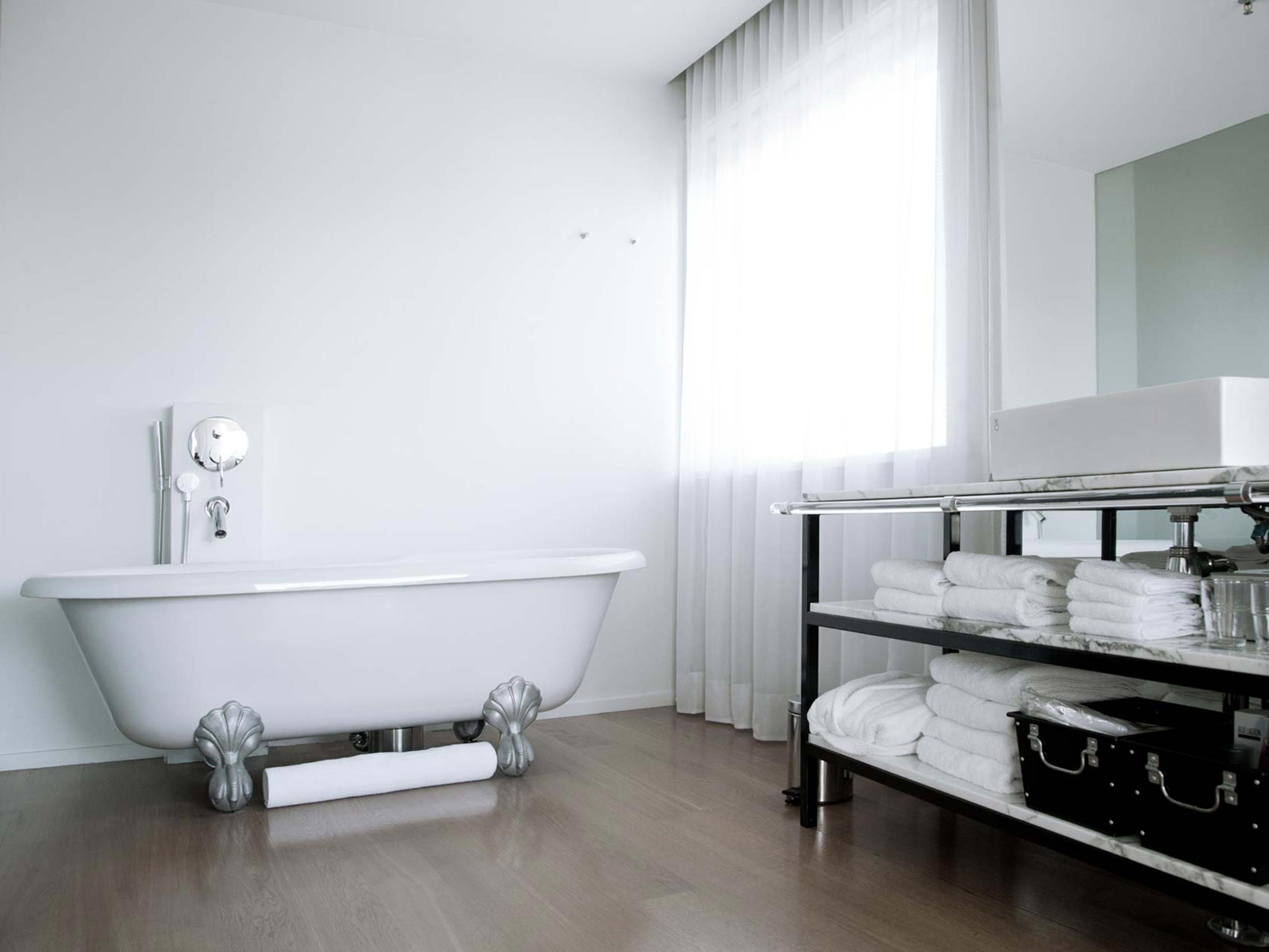 Corner Suite Balcony, 101 Hotel