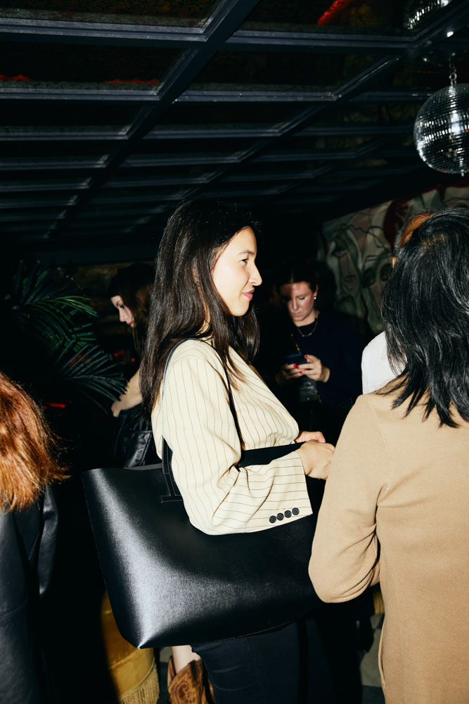 DH SALES24 S NY Travelpro 09