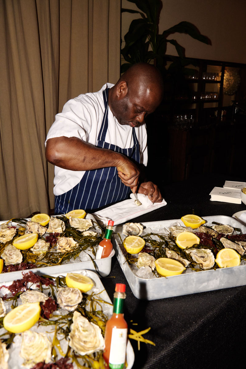 DH24 SALES S London Travelpro 12