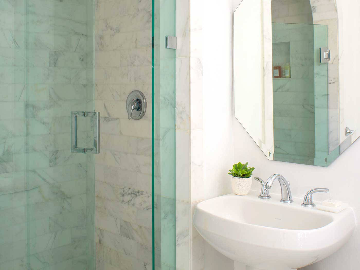 Avalon Palm Springs Premium Studio Two Queens R 03