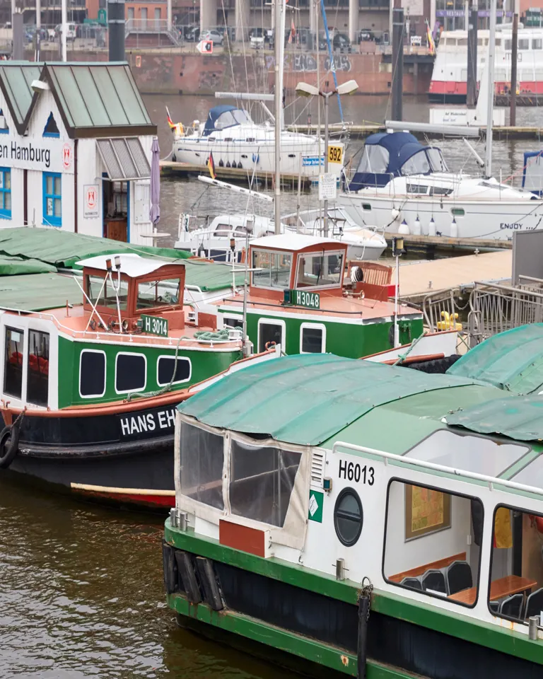 03 MBO Tortue Hamburg Harbour Boats