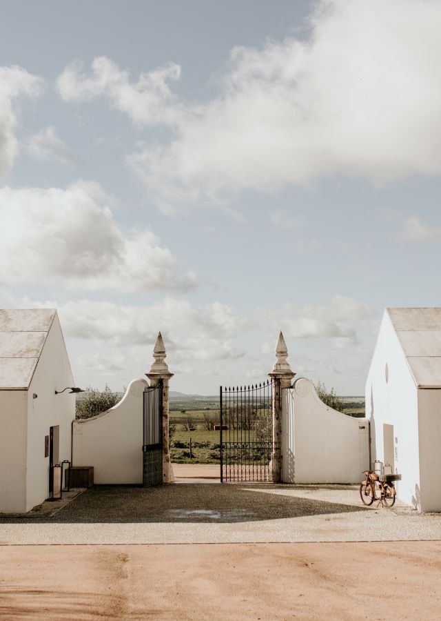 DH26 Journal Best Wine Hotels Teaser Portrait