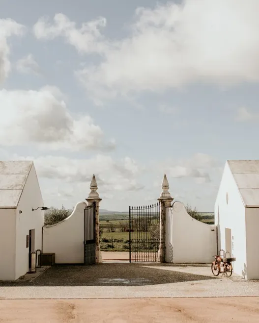 DH26 Journal Best Wine Hotels Teaser Portrait