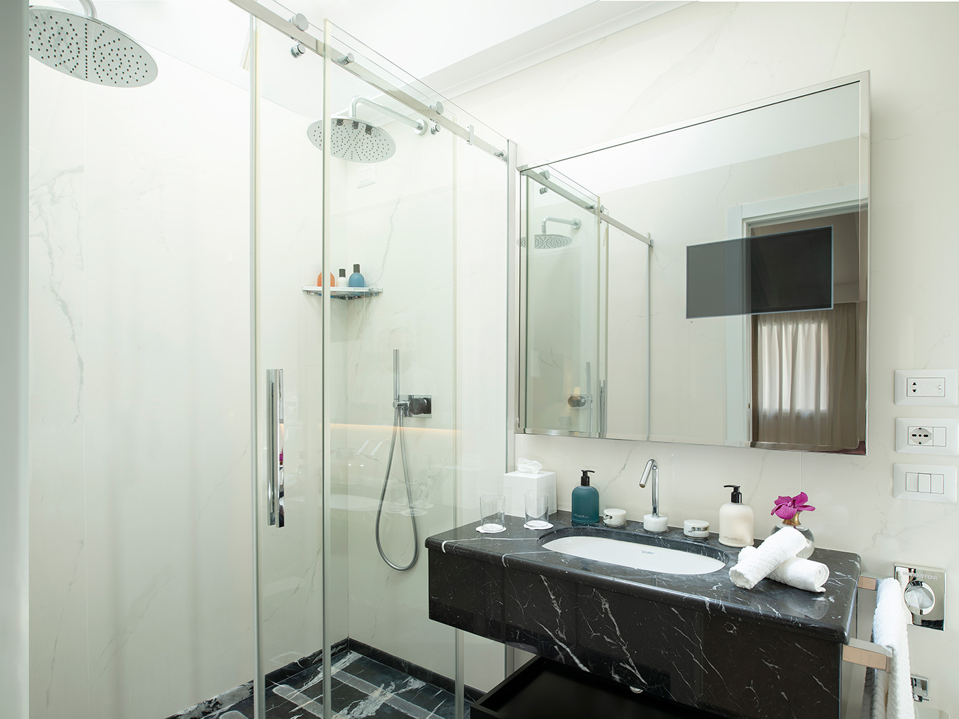 Elizabeth Unique Mansion Initiale R 04