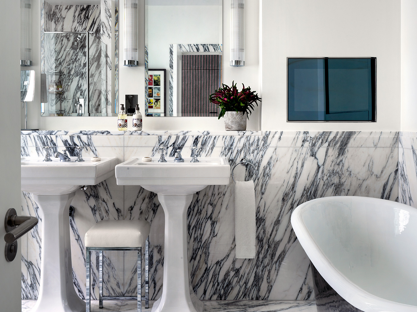 Haymarket One Bedroom Suffolk Suite R 16