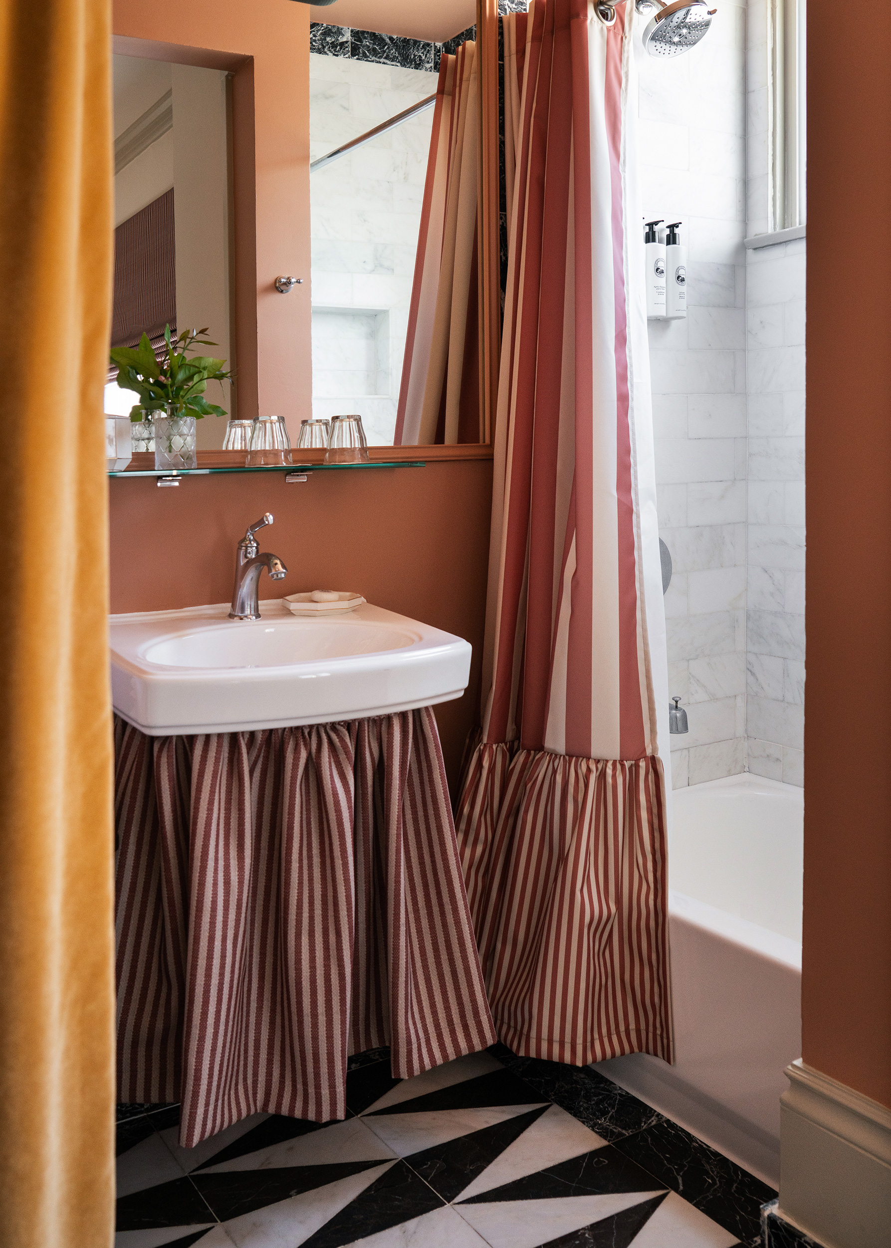 G 12 The Hotel Lili Beverly Hills Usa
