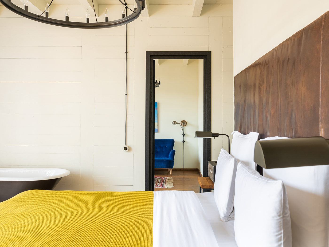 Rooms Hotel Tbilisi Loren Suite V2 R 01