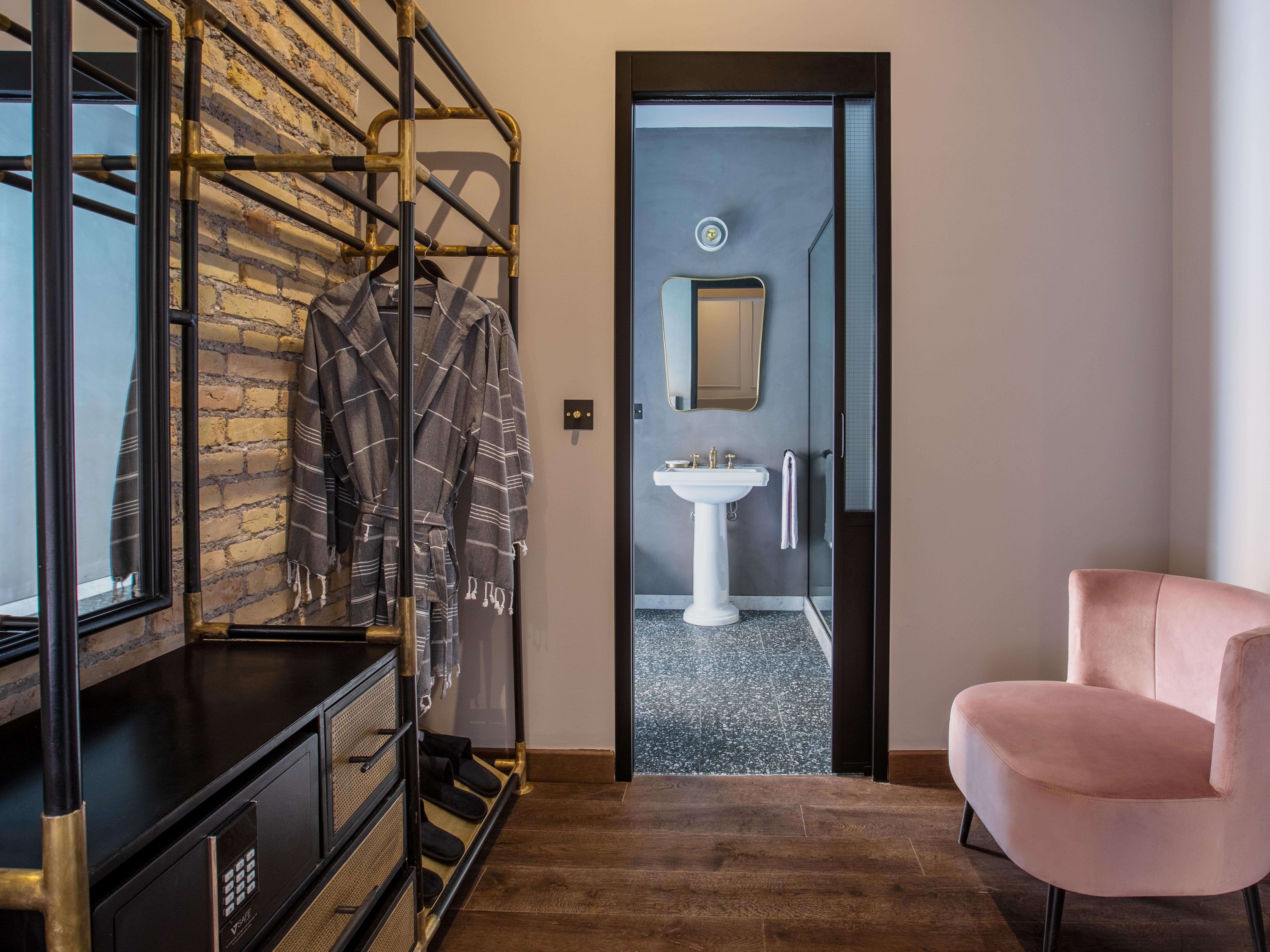 Deluxe Double, Chapter Roma