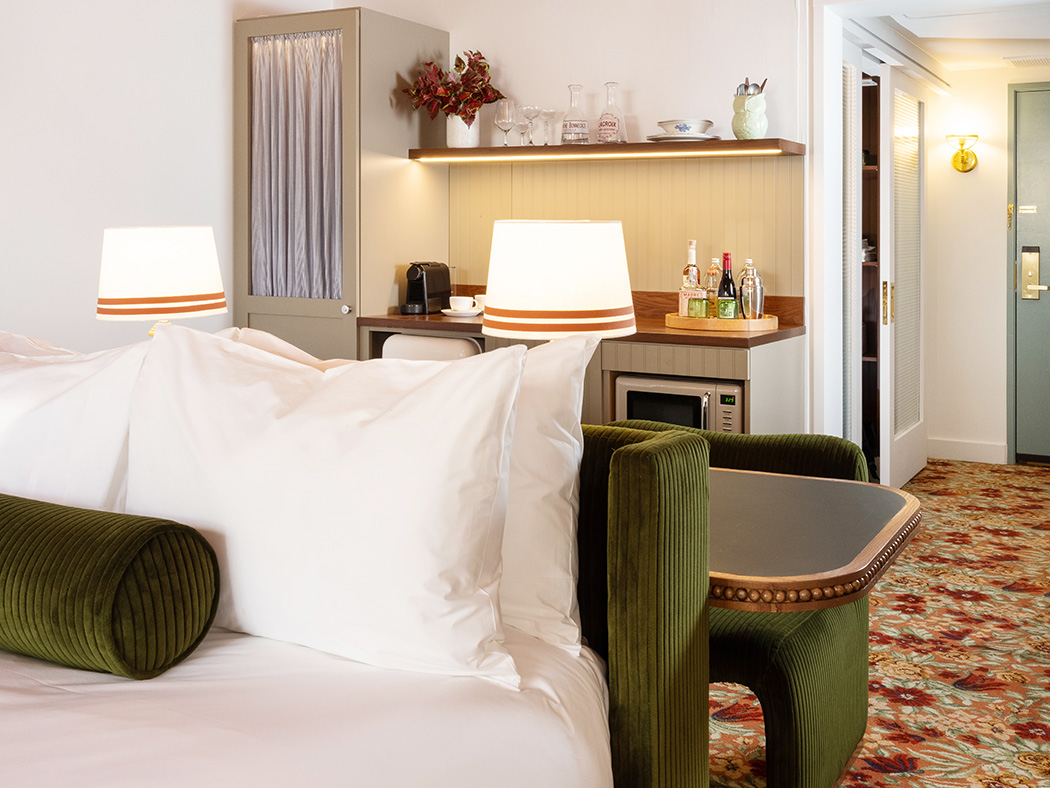 Palihouse West Hollywood Deluxe Queen Balcony R 03