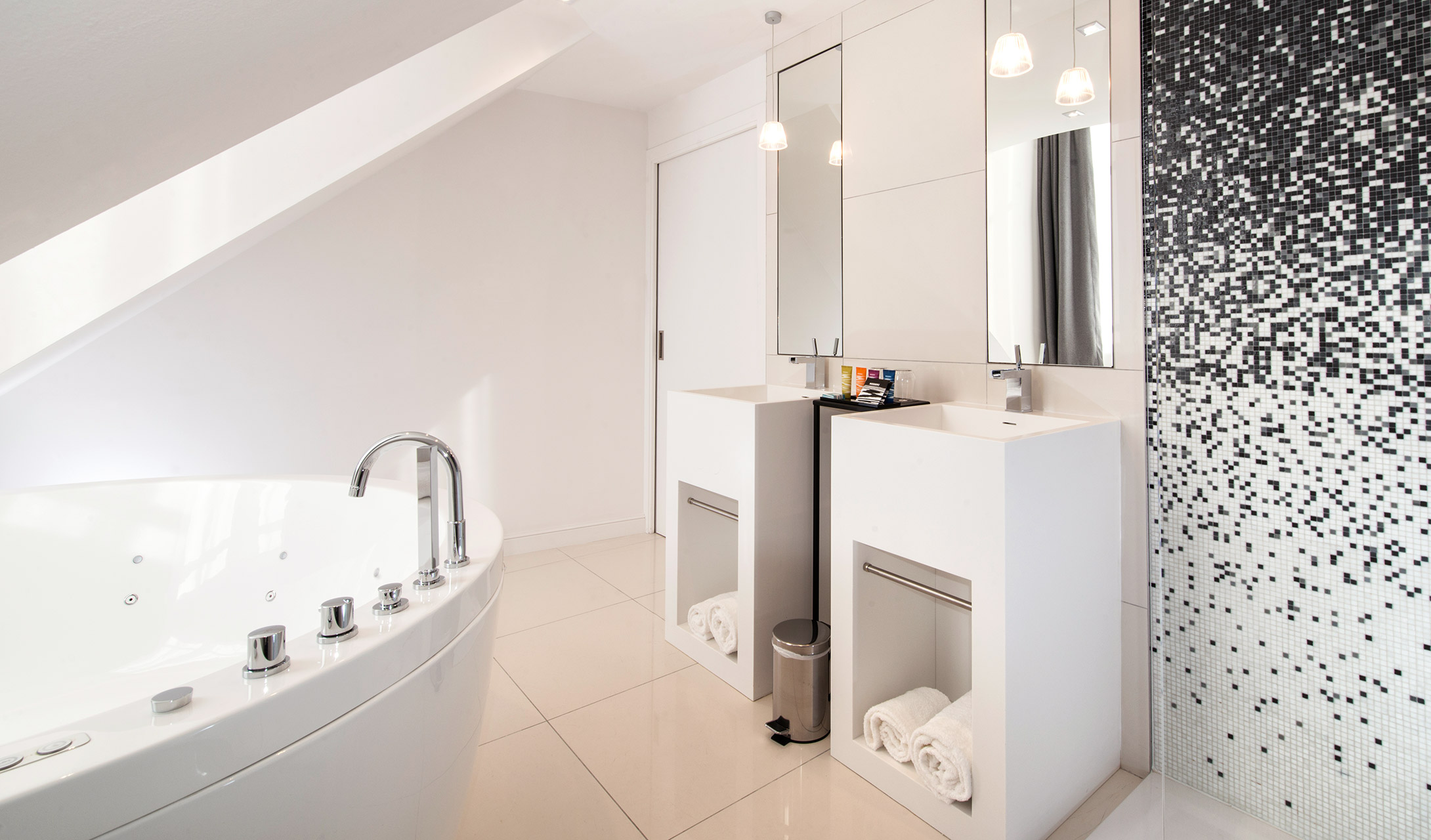 Hotel Vertigo Bathroom M 03 R V1