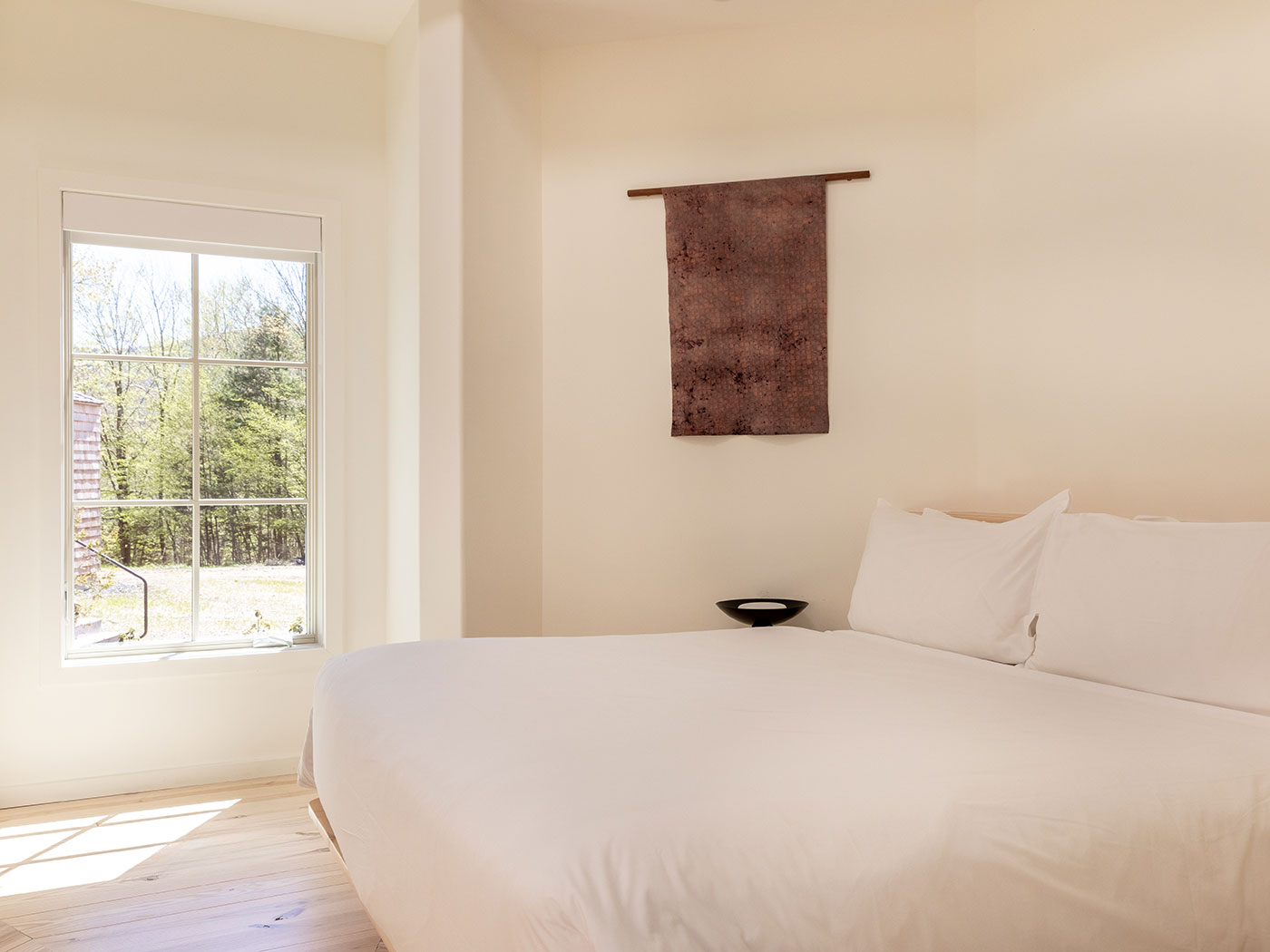 Scribners Catskill Lodge Round Suite ADA R V2 04