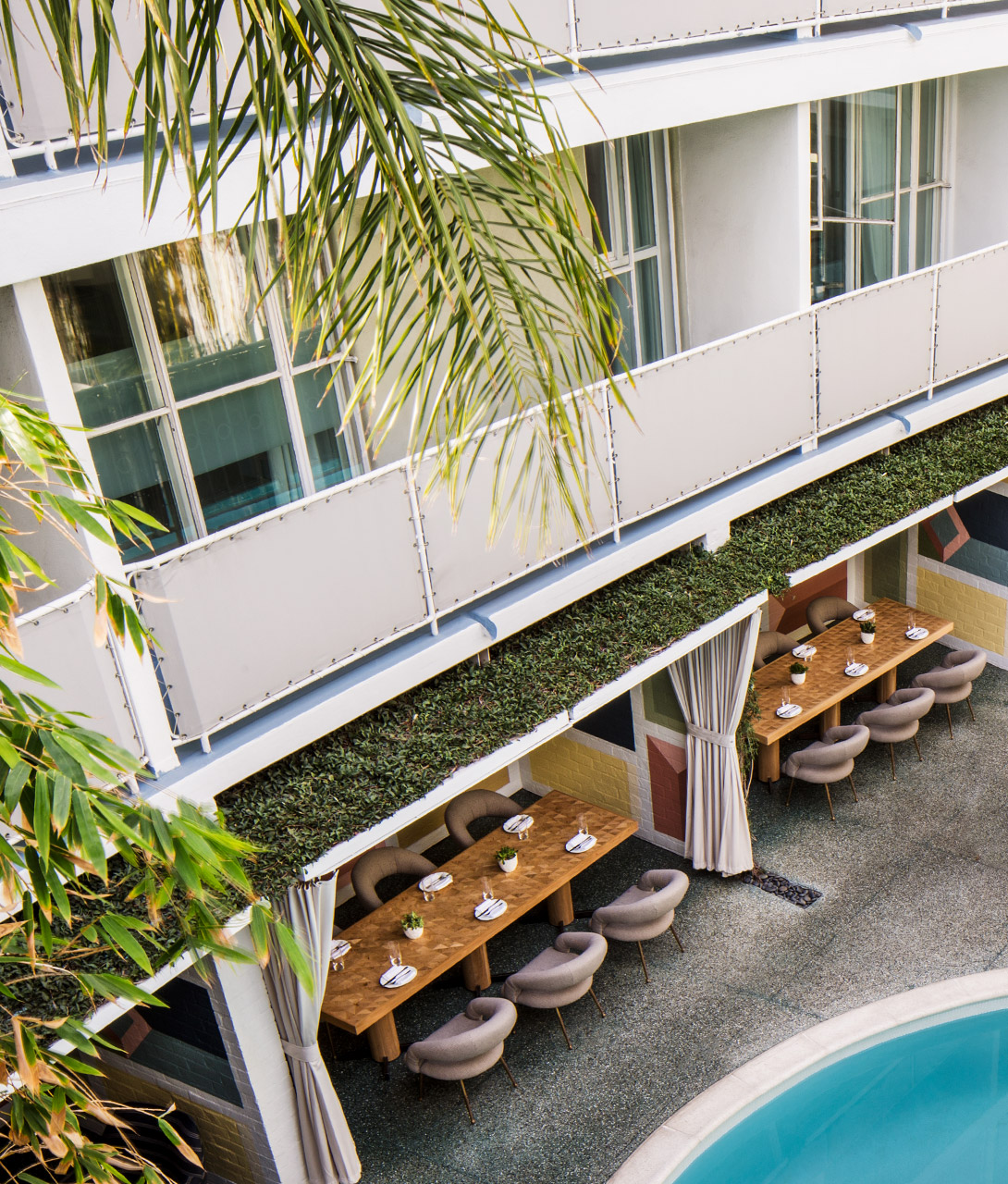 Avalon Hotel Beverly Hills Facade Balconies Poll Inner Courtyard View K 02 X2