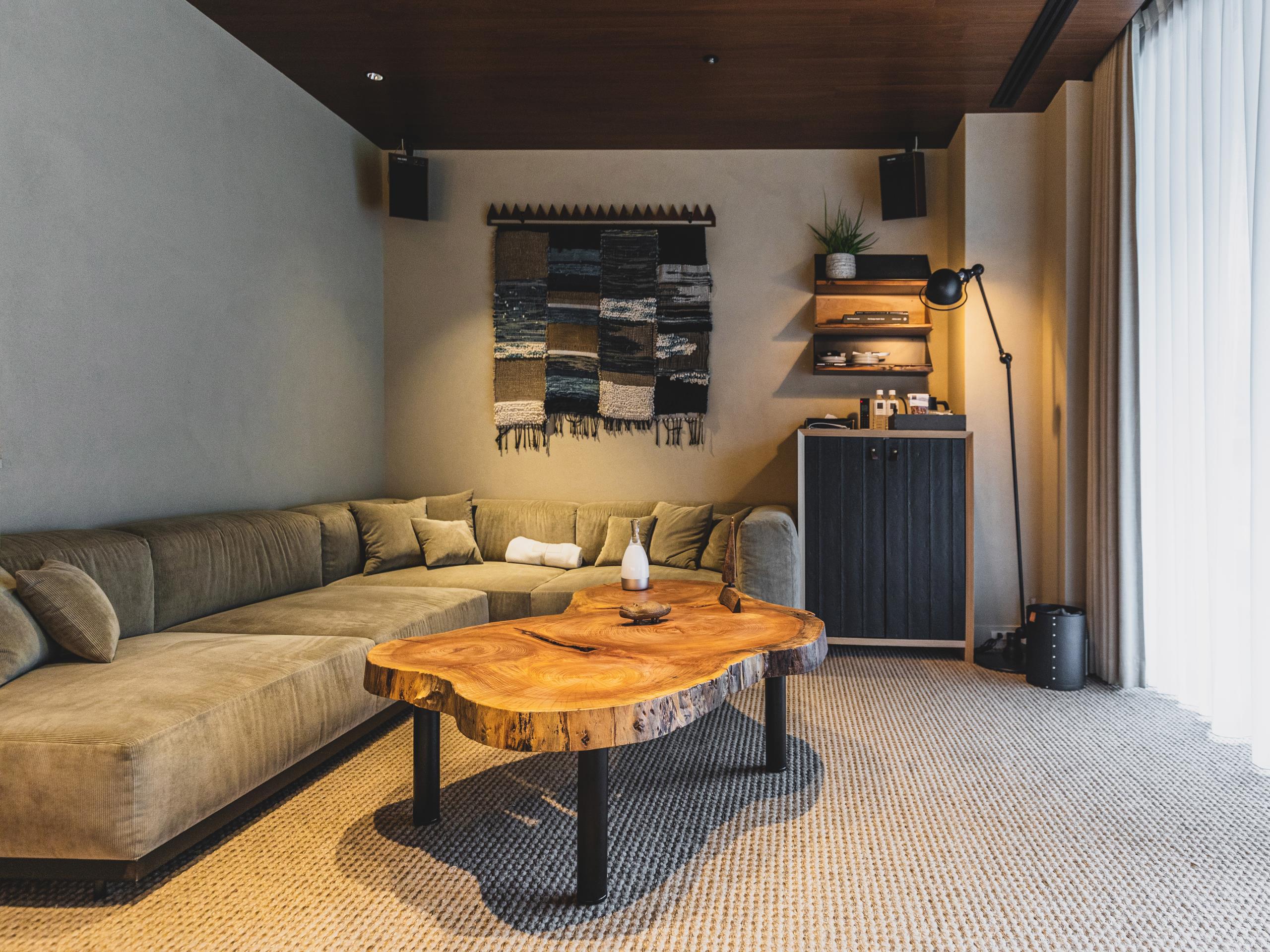 Trunk Hotel Balcony Junior Suite R 04