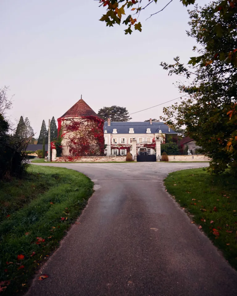 002 Chateau De La Resle Building