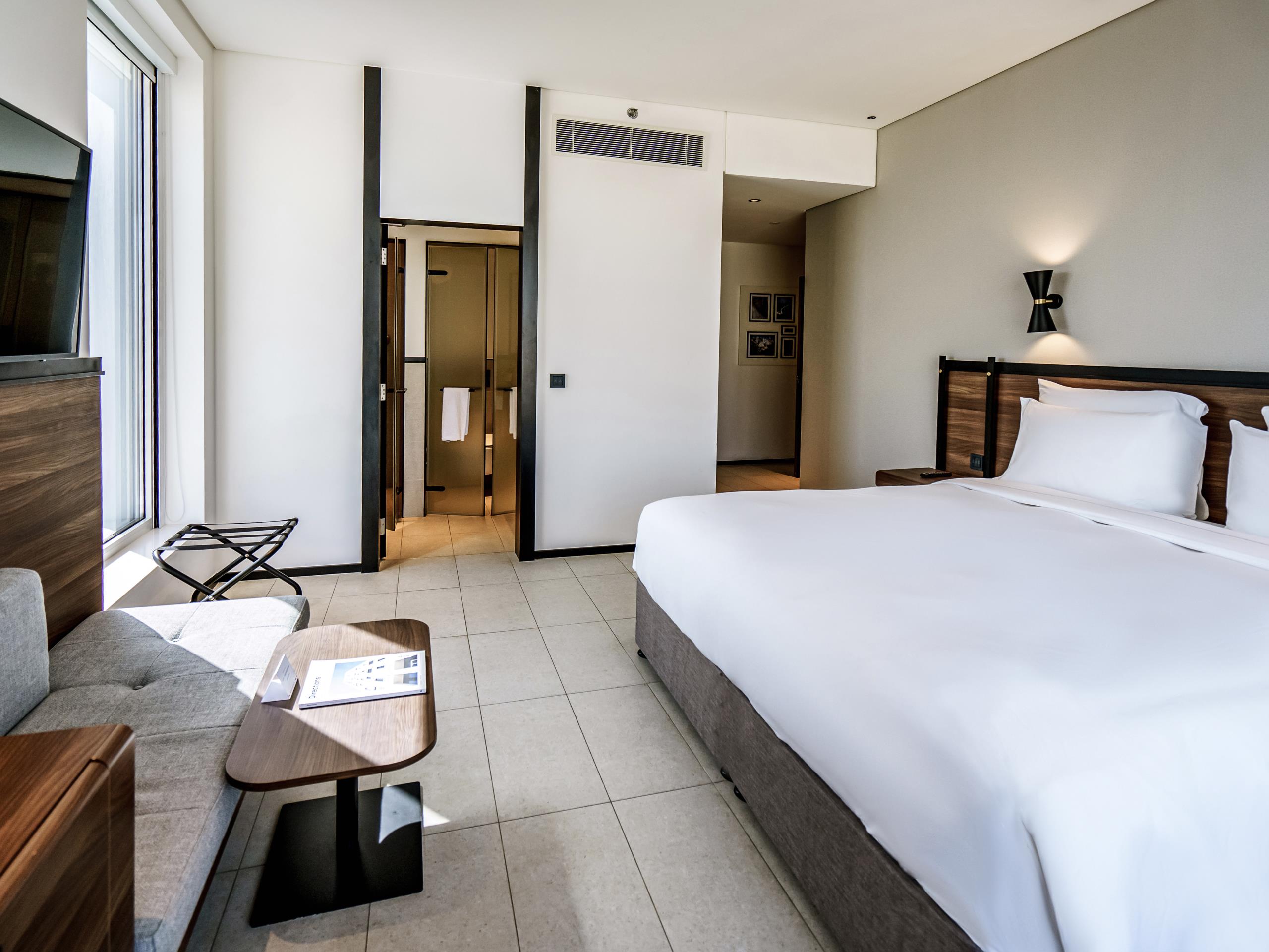 Form Hotel Dubai Plus V2 R 3