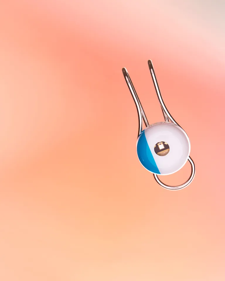 004 Travel Gift Guide Skin Track Uv