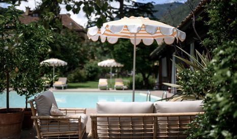 villa-arnica-pool-sunlongers-seats-M-04-r.jpg