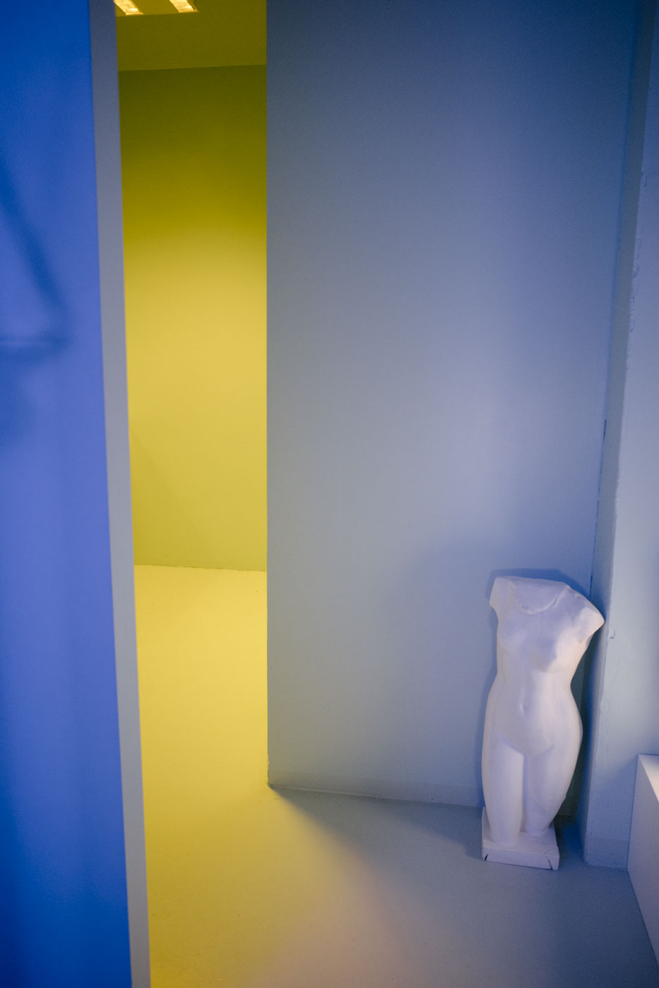 DH24 SALES CE Paris Travelpro 10