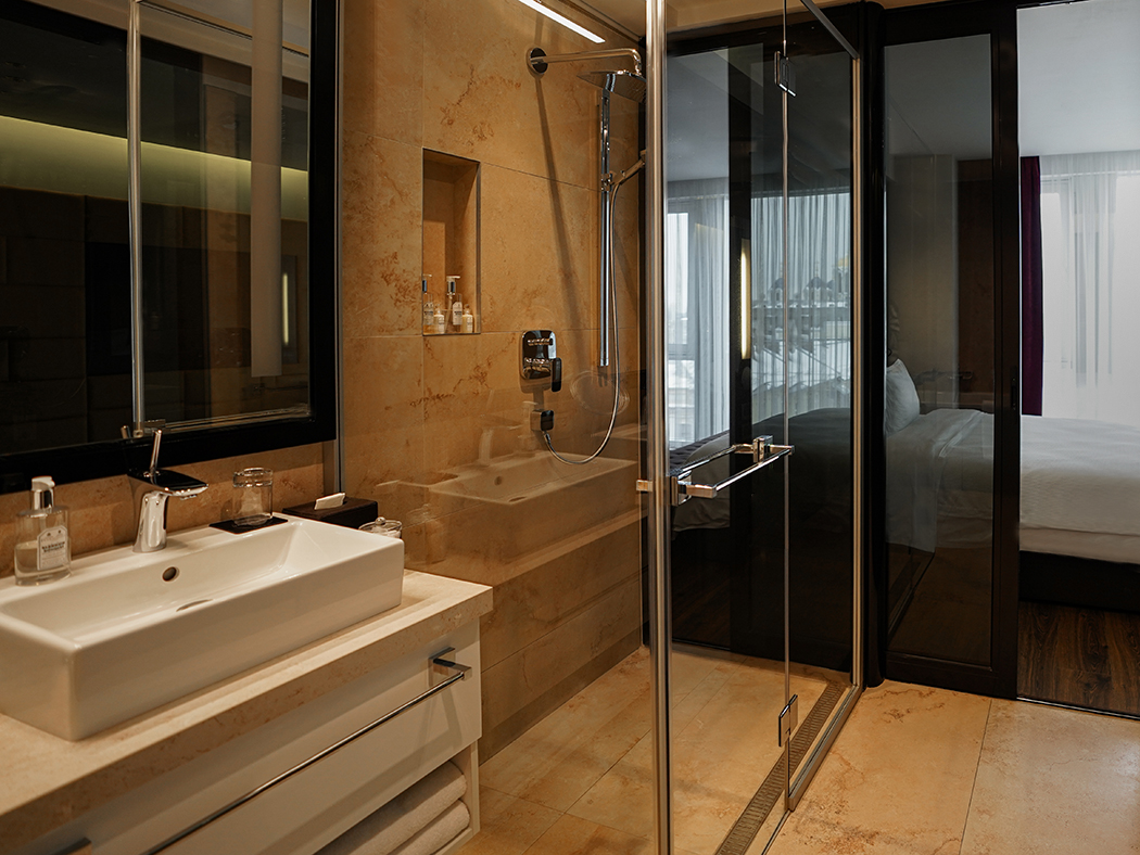 11 Mirrors Signature Premium Room V3 R 07