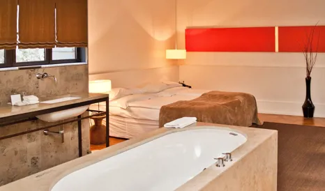 Cortiina Hotel Bathtub in Munich