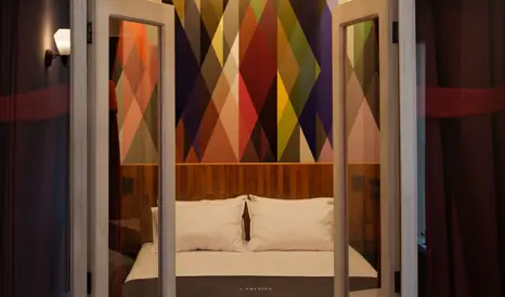 Carlota Wallpaper in Quito