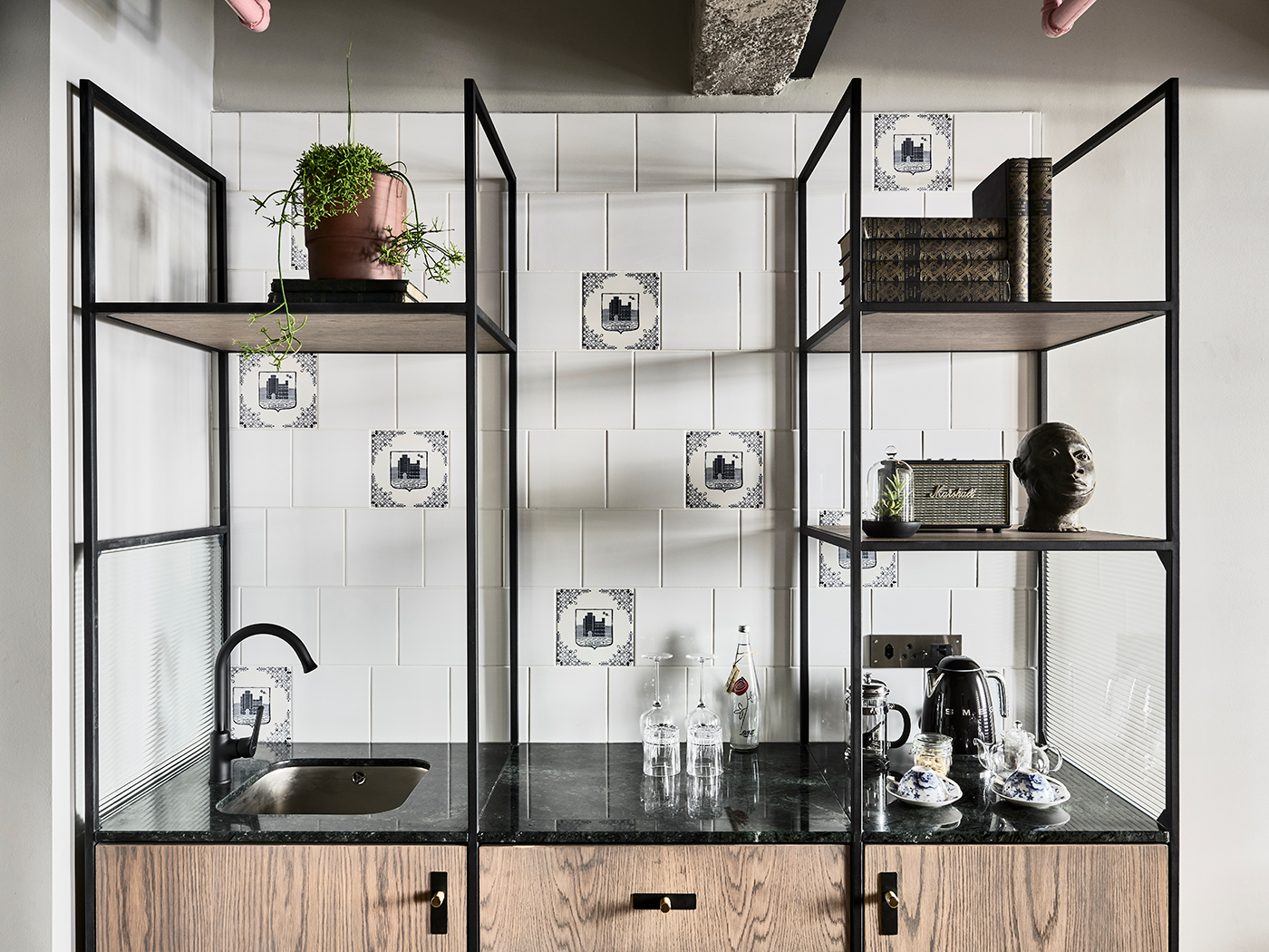 Gorgeous George One Bedroom Suite R 06