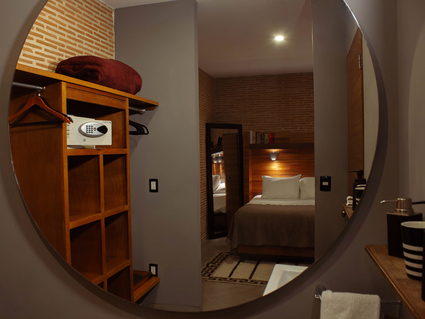 Elena De Cobra Deluxe Double Queen R 5