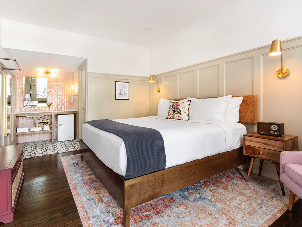 Arrive Wilmington King Room V2 R 01