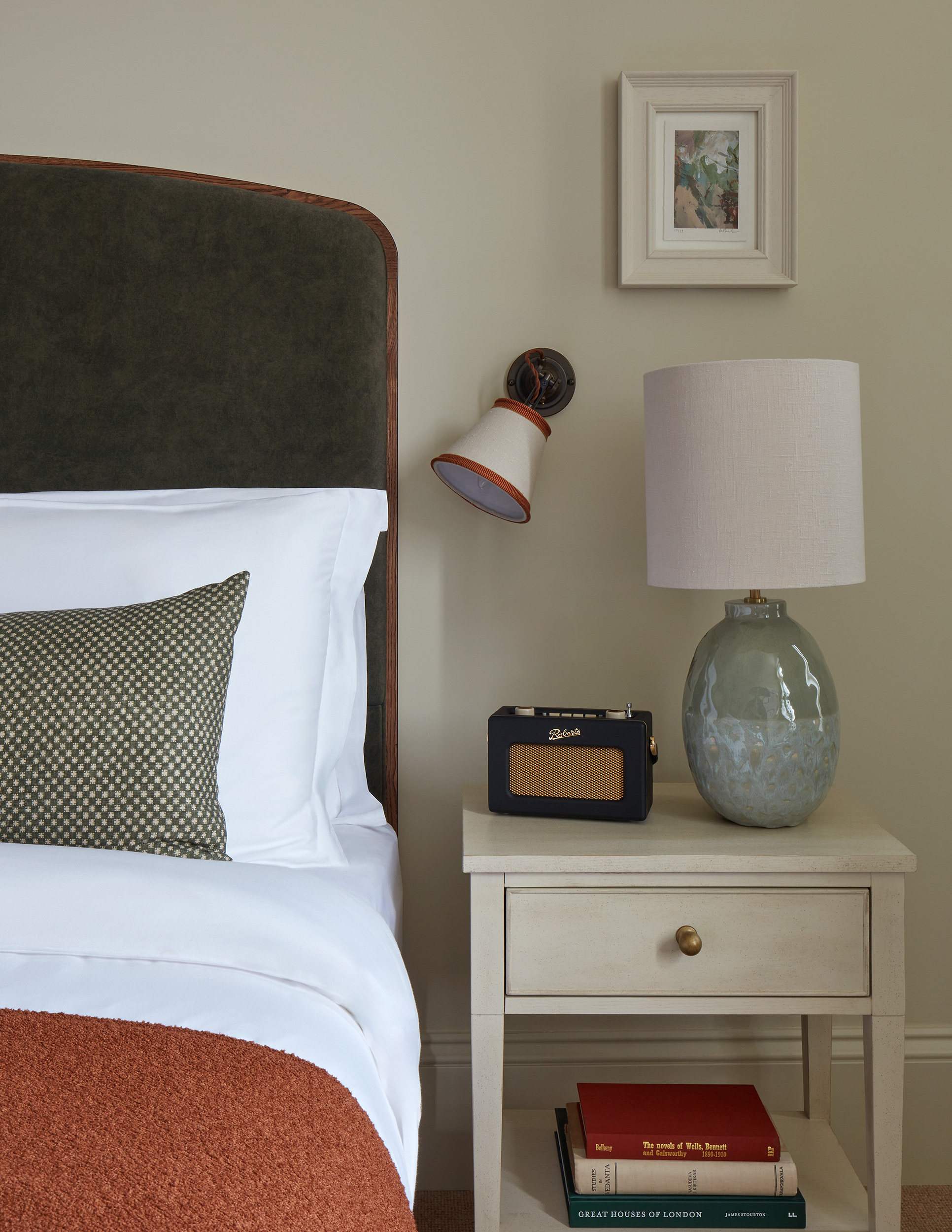 G 24 Templeton Garden London Rooms
