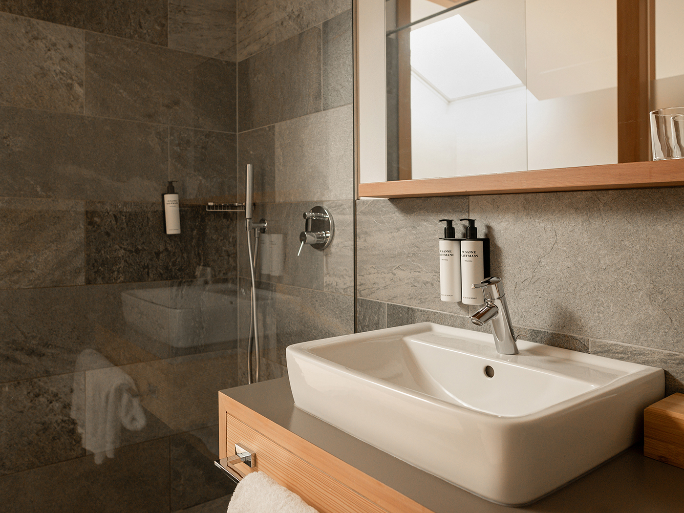 Hotel Schwarzschmied Family Rooms V2 R 07