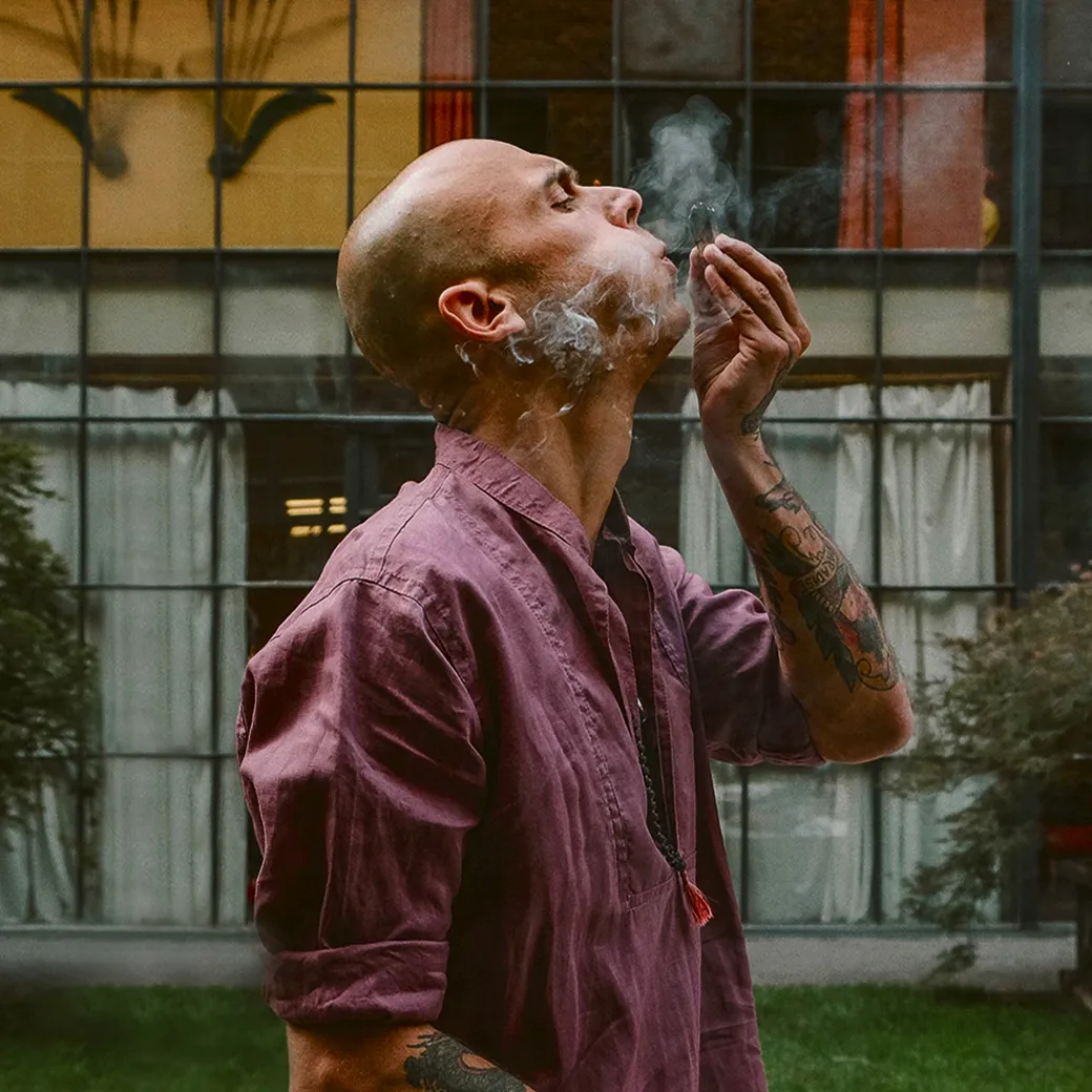 5Dfca751305f518c3ddcb7bc Sascha Blurb P 1080