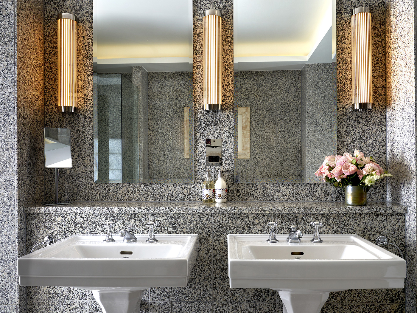 Covent Garden Deluxe Room R 09