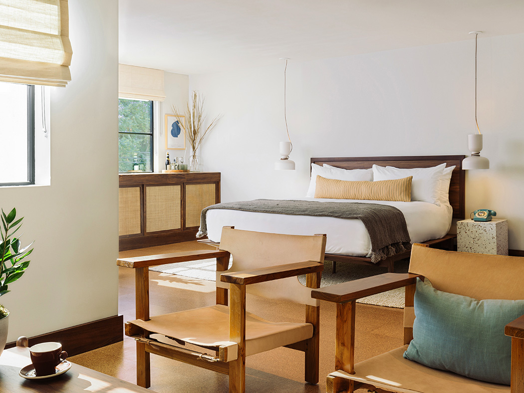 Silver Lake Pool Inn King Suite R 01