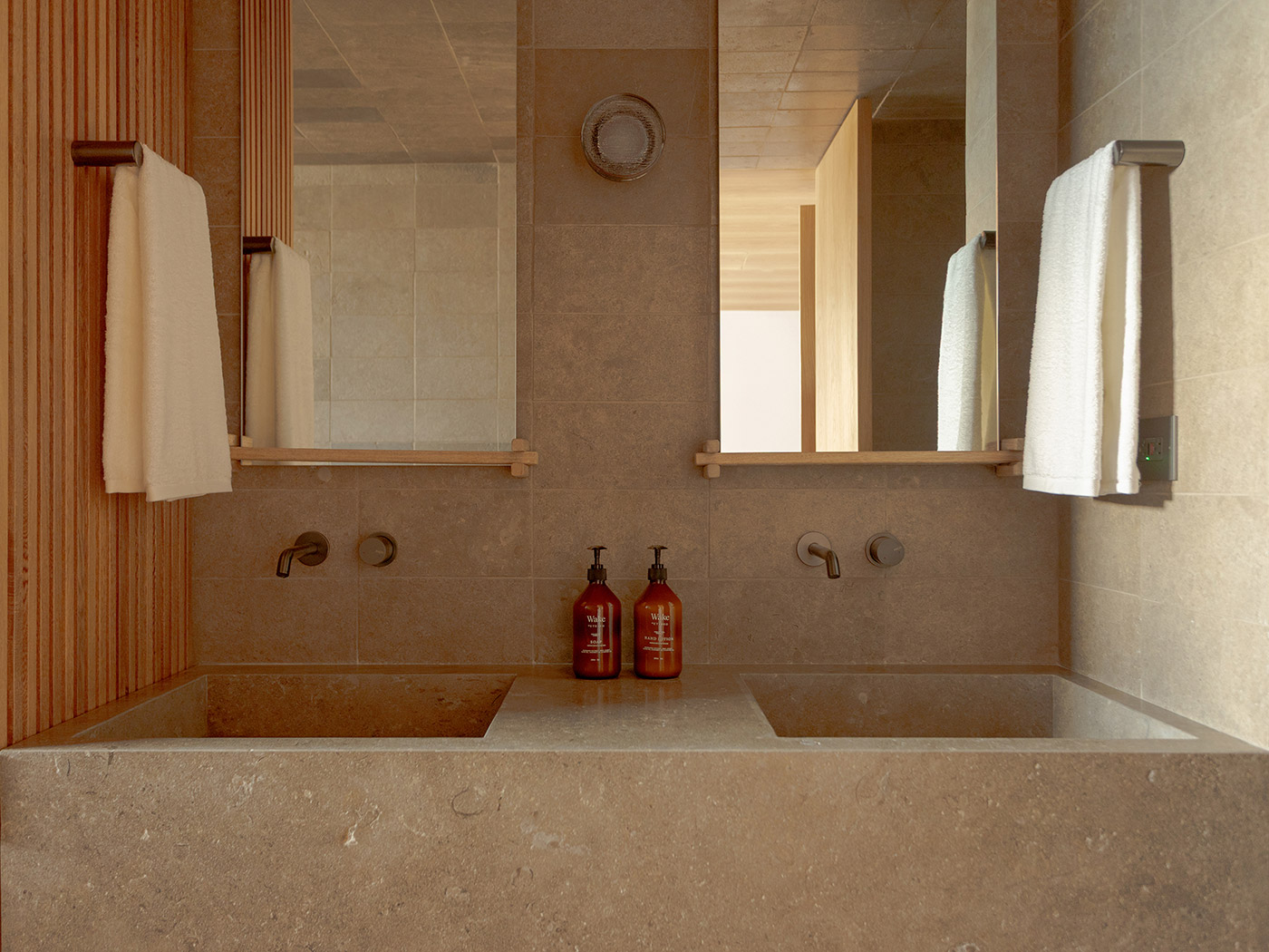 Wake Medellin Grand King R 06