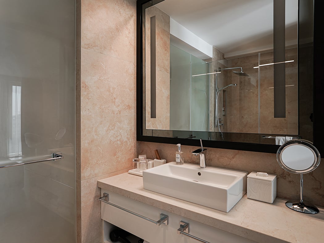 11 Mirrors Desire Deluxe Room V3 R 06