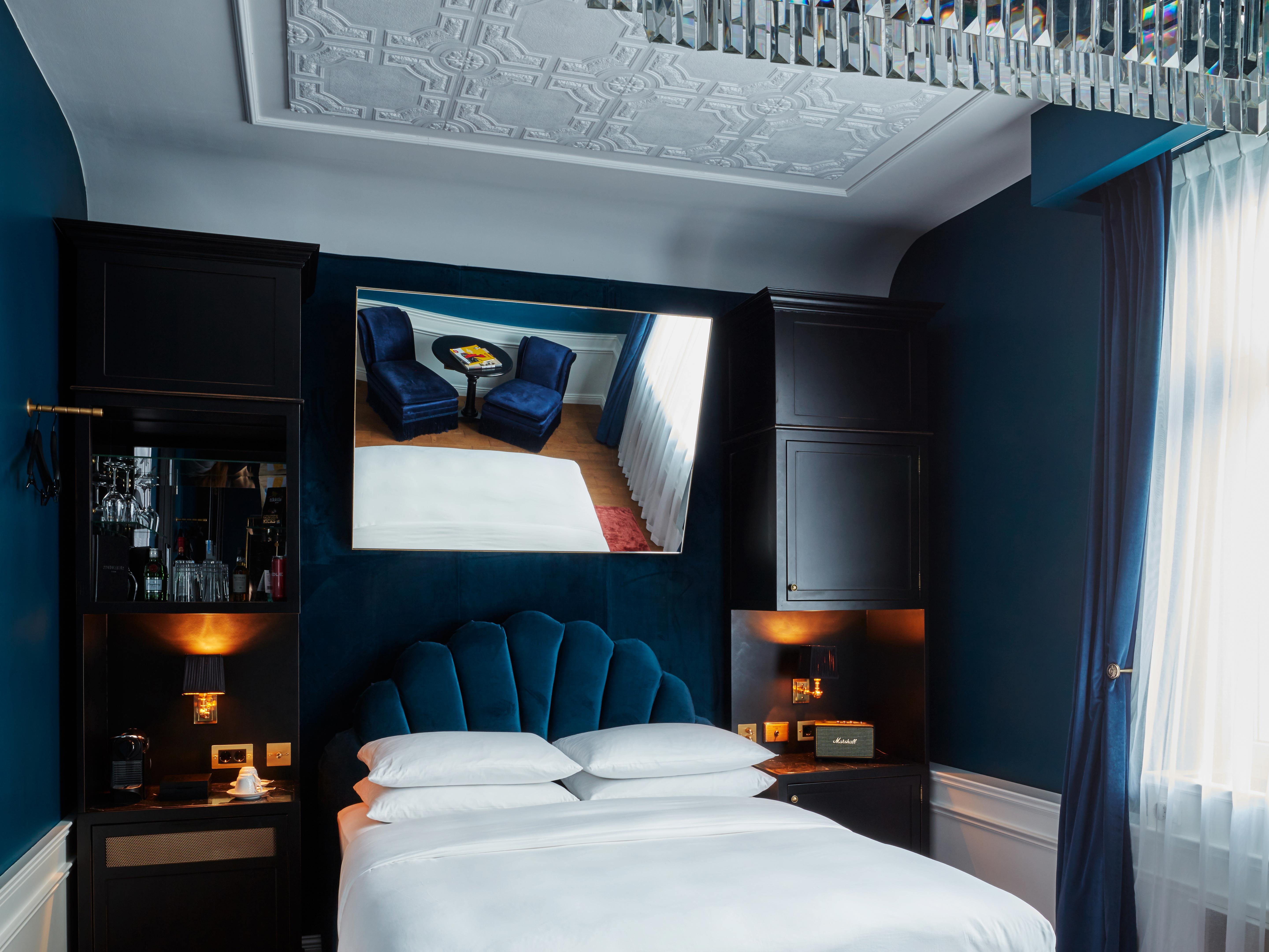 Classic, Provocateur