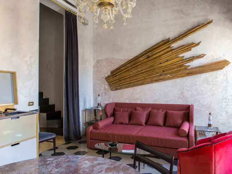 G Rough Hotel Rome Italy G ROUGH — Ala Champ