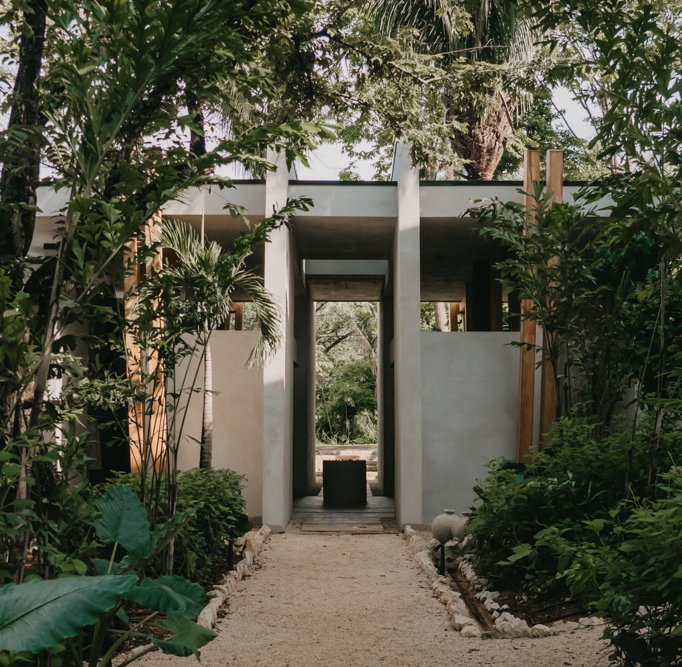 01 Sneak Peak Esh Hotel KV